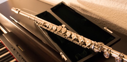 A flue rests on its case on an electric piano
